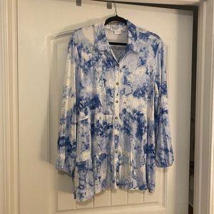 New Directions Size 1X Blue and White Tie Dye Button-up Collared Blouse EUC